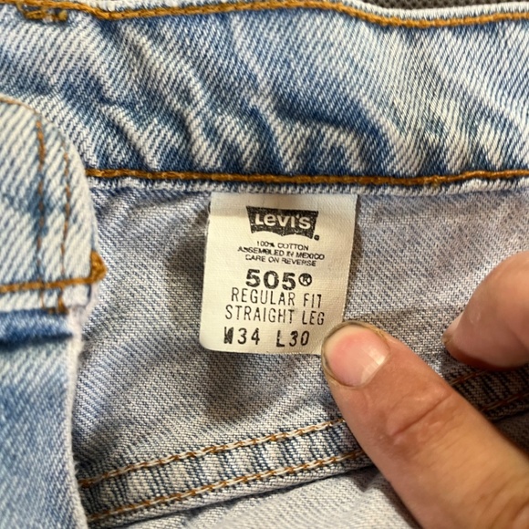Vintage Levis 505 Jeans Mens Regular Fit Light Wash Denim 34 X 30 - Picture 5 of 10